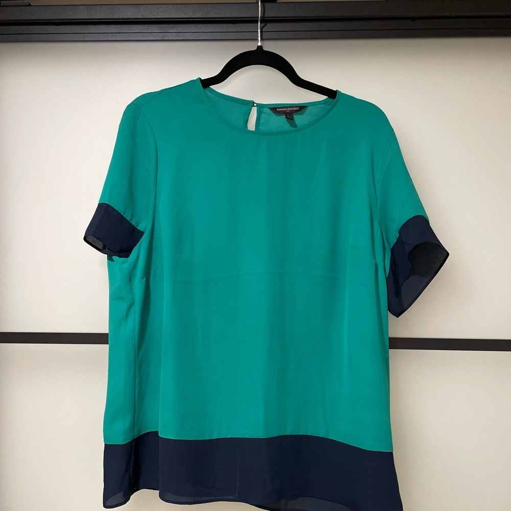 Banana Republic green and navy blouse short sleeve size large